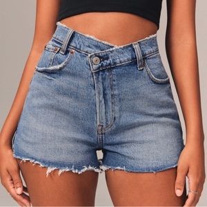 Abercrombie curve love mom shorts